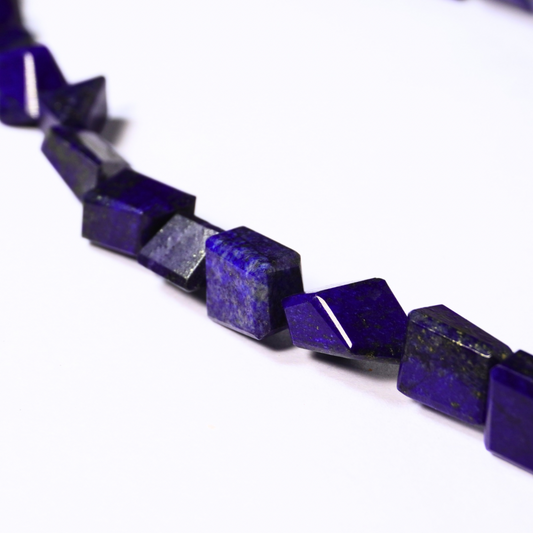 Lapis Lazuli activates thyroid gland, releases tension and anxiety, energizes throat chakra, brings mental clarity; protection and expansion, enhances psychic abilities.